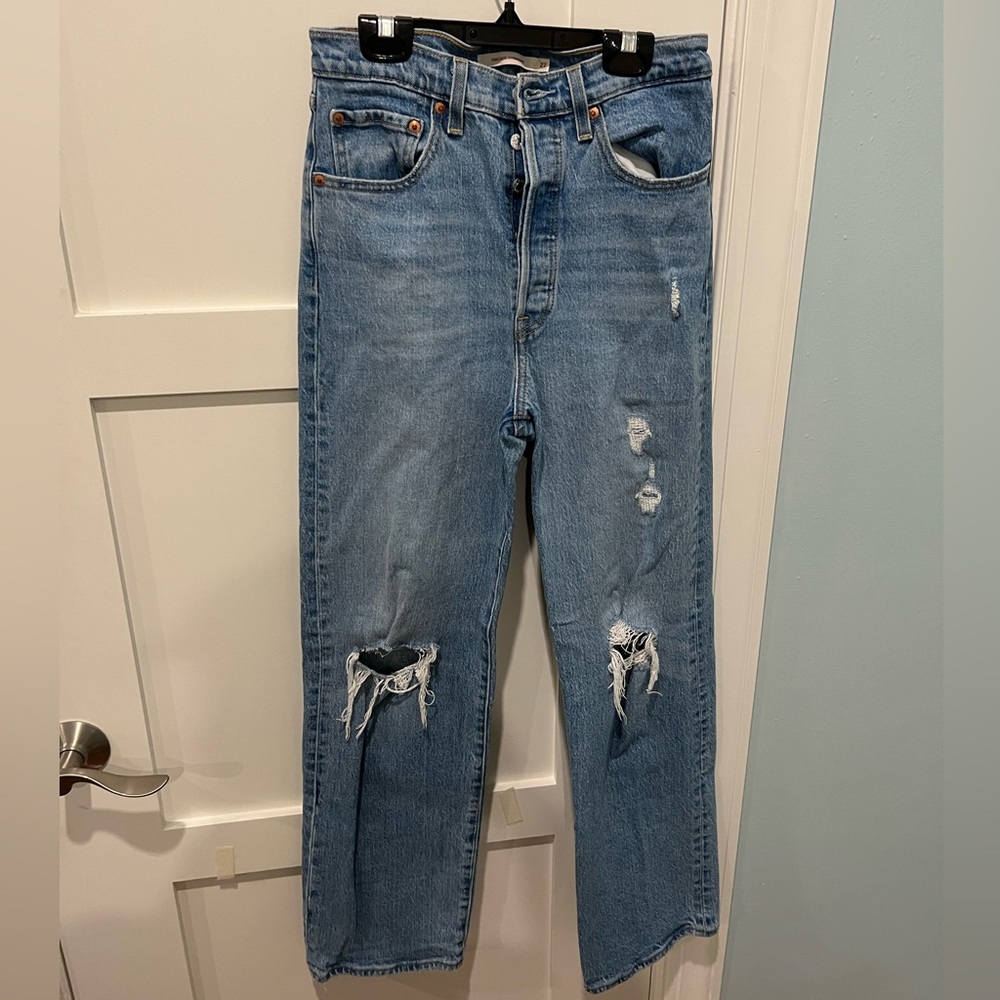 Levi’s Ribcage Jeans in size 27.